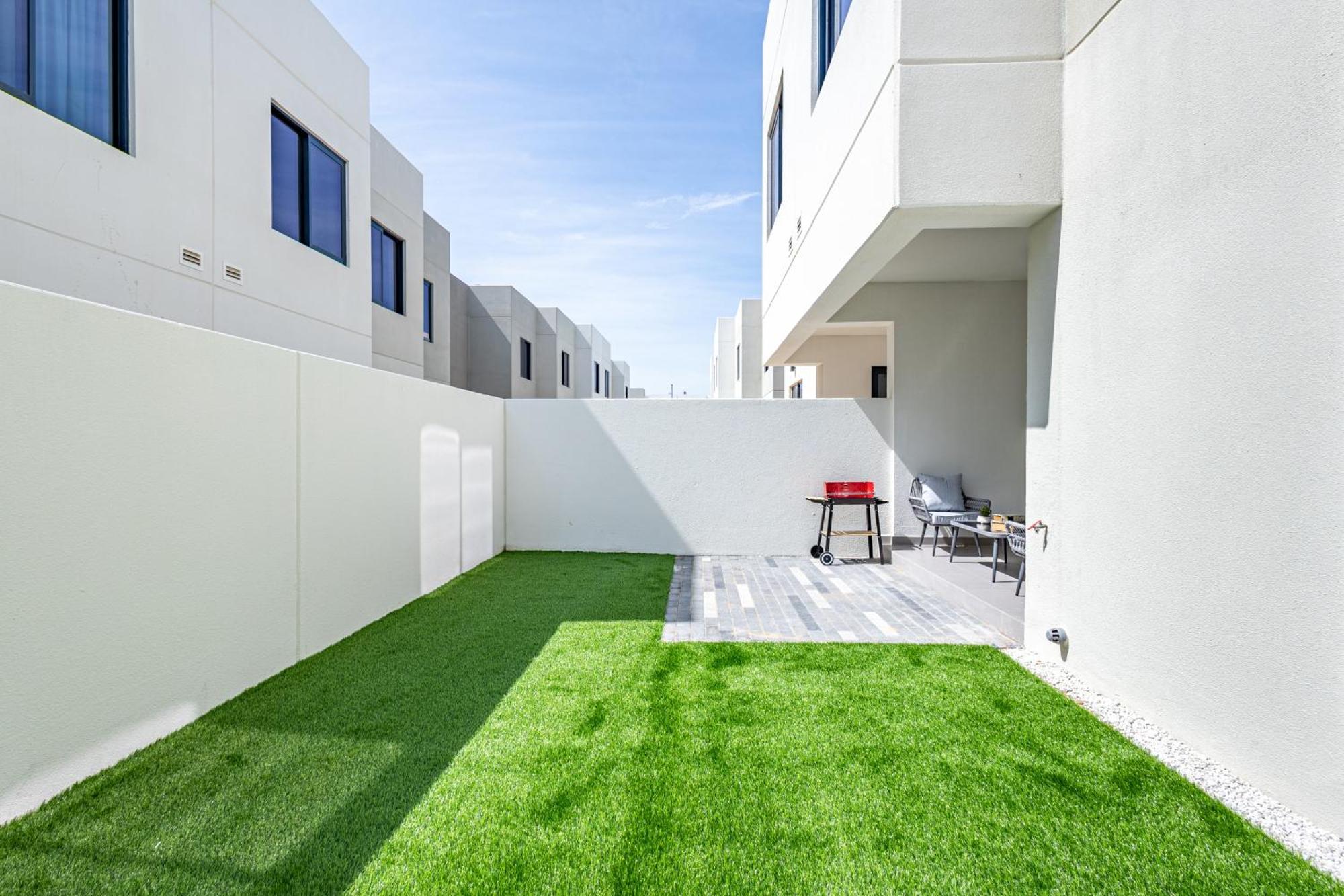 Elegant Family With Bbq In The Heart Of Yas Near Yas Circuit - Formula 1 - Ferrari World - Sea World - Warner Brothers Villa *