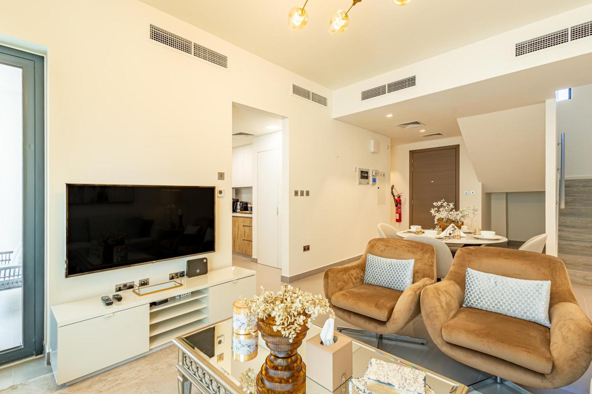 Elegant Family With Bbq In The Heart Of Yas Near Yas Circuit - Formula 1 - Ferrari World - Sea World - Warner Brothers Abu Dhabi
